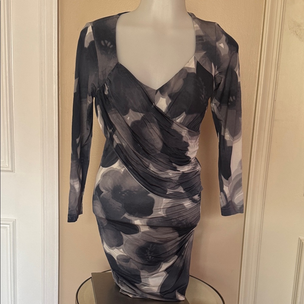 Chic Floral Long Sleeve Dress in Black and Gray